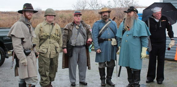 Wreaths-across-america-at-Finns-Point-Cemetery-Reanctors-938x465