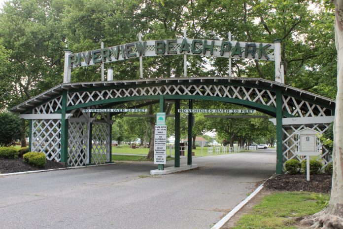 Riverview Brach Park Entrance