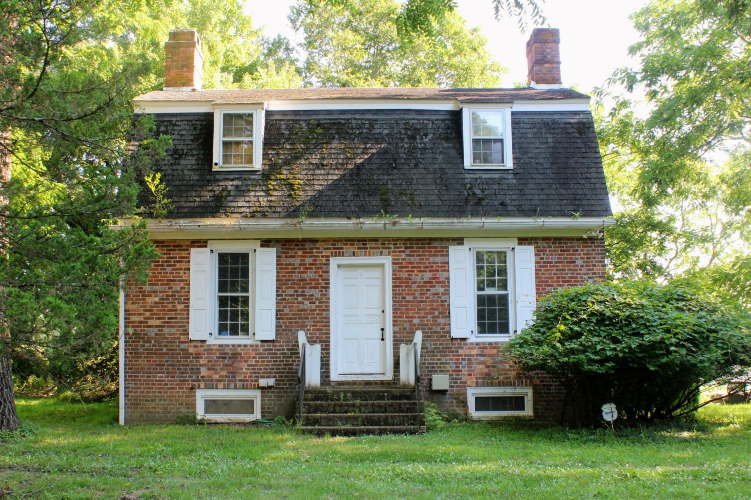 Perfectly Symmetrical Home from afront (at least near symmetrical)