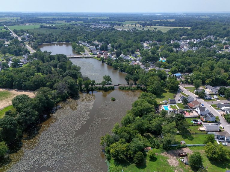 Veteran Memorial Lake from the far eastern sky above its banks